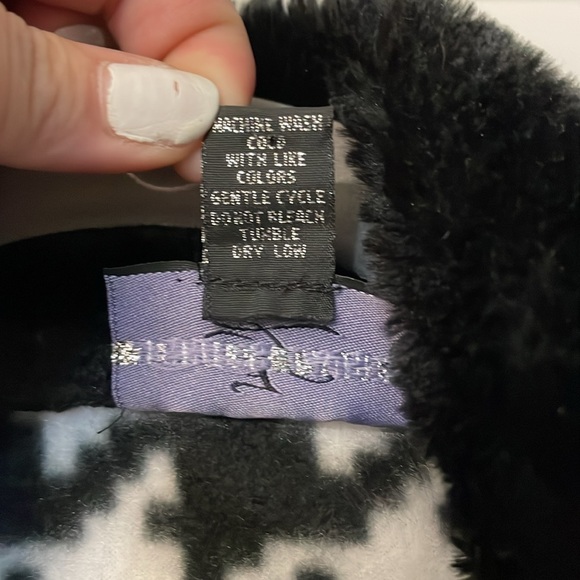 Jennifer Lauren Fuzzy Houndstooth Cape w/button closure & wide sleeves One Size - Picture 3 of 7